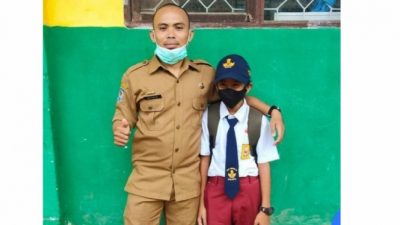 Tidak Miliki Seragam, Siswa SMP di Palopo Kenakan Celana SD ke Sekolah