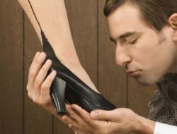Penyimpangan Seksual Fetish, Kenali Ciri-cirinya