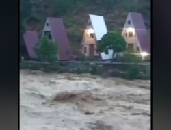 Sungai Pakkalolo Meluap, Banjir Terjang Bua Kabupaten Luwu