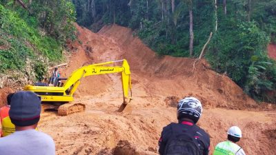 Poros Palopo-Toraja Kembali Bisa Dilalui, Pengendara Diminta Tetap Waspada