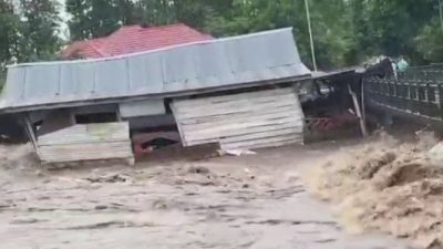 Banjir Bandang Landa Soppeng, Dua Rumah Terseret Arus