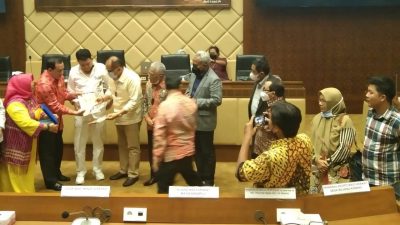 Lahan Digusur PTPN, Petani Enrekang Mengadu ke DPR RI