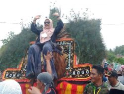 Aksi Berani Camat Perempuan di Luwu Utara Naik Reog pada Pawai 1 Muharram 1444 Hijriah