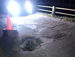 Pengguna Jalan Keluhkan Jembatan Berlubang di Tompotika Palopo