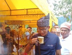 Sandiaga Uno Kagumi Destinasi Wisata Kambo dan Nikmati Kuliner Tana Luwu