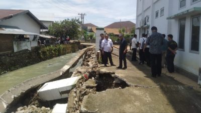 Dihantam Banjir, Pagar Kampus IAIN Palopo Rusak