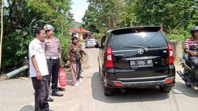 GP Ansor, PSC 119 Bersama Samsat Polres Palopo Bagikan Makanan ke Penggunaan Jalan