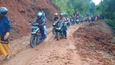 Pasca Tertutup Longsor, Poros Palopo-Toraja Sudah Bisa Dilalui