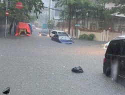 Banjir Kepung Makassar, Jalan Berubah jadi Sungai