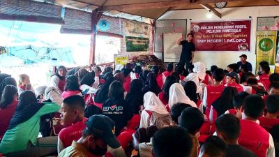 YBS Latih Siswa SMP Negeri 1 Palopo Olah Sampah Plastik