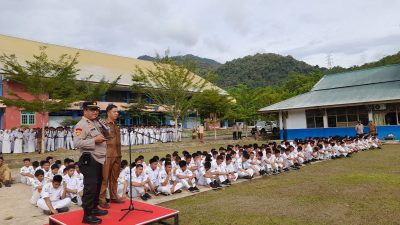 Police Go To School Imbau Pelajar Agar Tidak Tawuran