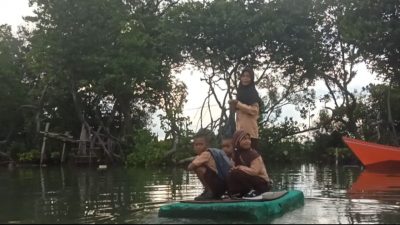 Kisah Siswa SDN 478 Barowa Luwu, Pakai Seutas Tali Sebrangi Perahu Gabus Untuk ke Sekolah