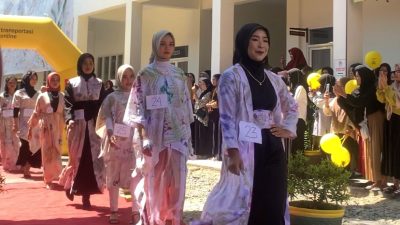 Kembangkan Kreativitas Mahasiswa, Prodi PGSD UNCP Gelar Fashion Show Batik