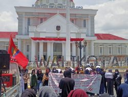 Pj Wali Kota Disambut Unjuk Rasa, Pendemo Ingatkan Asrul Sani Soal Pelayanan Tidak Merata
