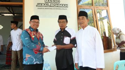 Pj Wali Kota Palopo Serahkan Sertifikat BMN Masjid Jabal Rohmah