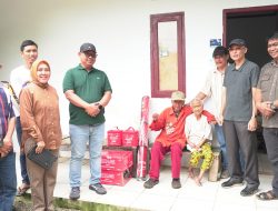 Pj Wali Kota Palopo Serahkan Bantuan untuk Eks Penderita Kusta di Tobulung
