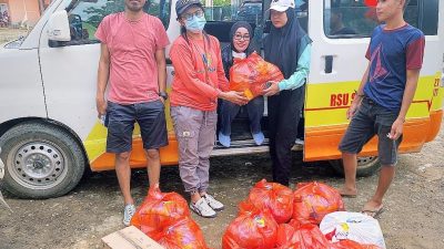 Tim RSU St Madyang Serahkan Donasi Korban Banjir Luwu