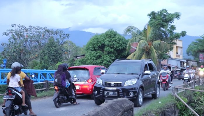 Lubang dan Bergelombang, Warga Keluhkan Kondisi Jalan Ahmad Razak Palopo