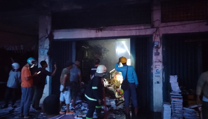 Toko Buku di Pusat Niaga Palopo, Api Diduga Berasal dari Korsleting Listrik