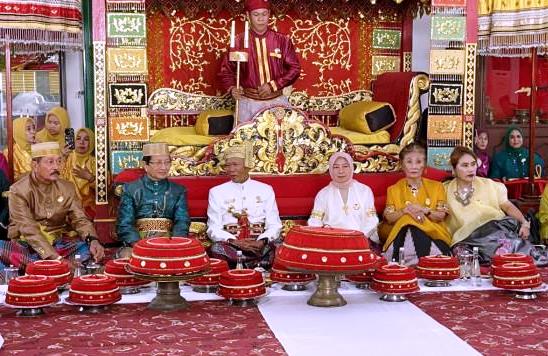 Usulan tersebut disampaikan usai penganugrahan gelar adat dari Kedatuan Luwu kepada Menteri Agama (Menag) Republik Indonesia, Nasaruddin Umar, Jumat 3 Oktober 2025.