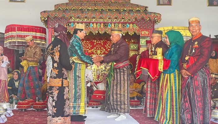 Menteri Agama Nasaruddin Umar Terima Gelar Adat To Makkadangnge ri Labutikka dari Kedatuan Luwu