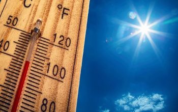 Badan Meteorologi Klimatologi dan Geofisika (BMKG) memprediksi akan terjadi gelombang panas yang melanda beberapa kota besar di Indonesia, Selasa (14/10/2025).