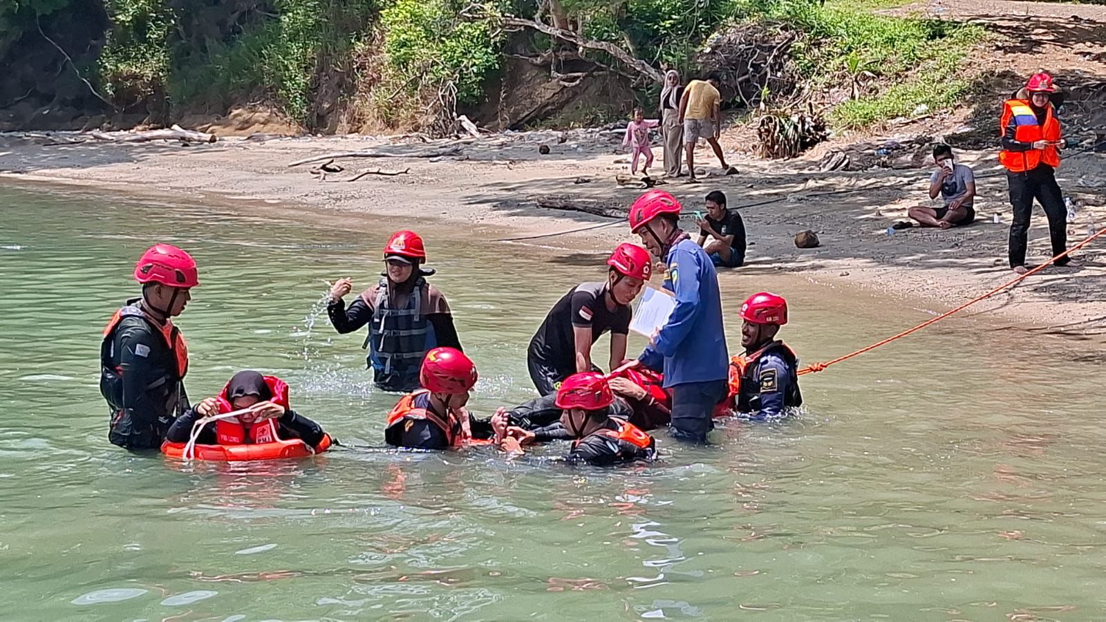 PT Masmindo Dwi Area (MDA) kembali menggelar latihan bersama (Latber) kesiapsiagaan bencana, kali ini dengan fokus pada Water Rescue Handling atau teknik pertolongan di air.